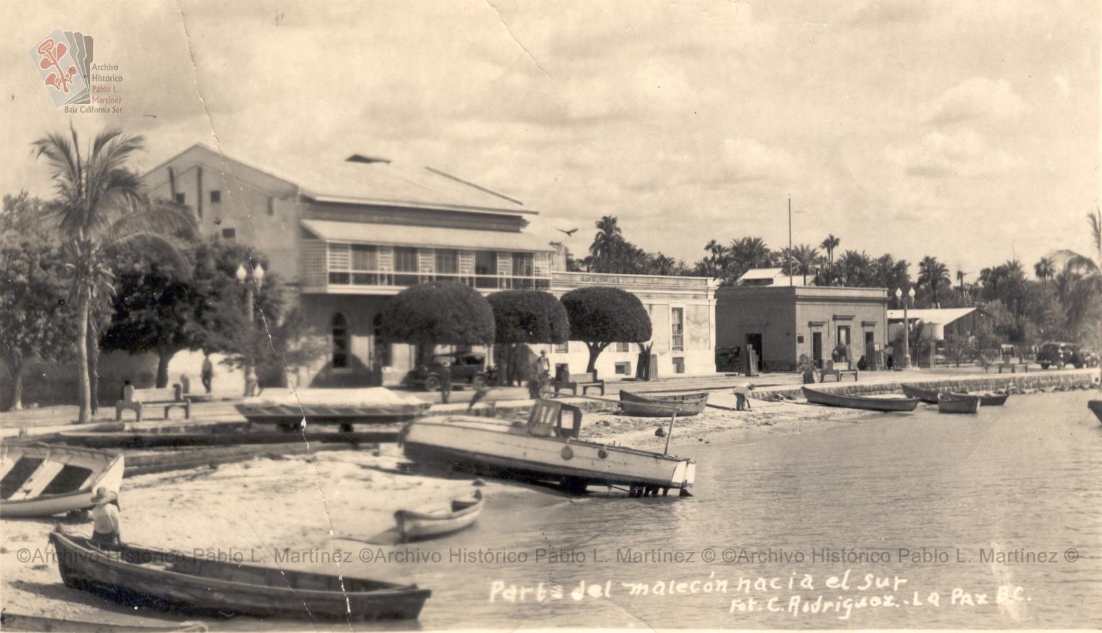 “Parte del malecón hacia el sur. La Paz, Baja California”.