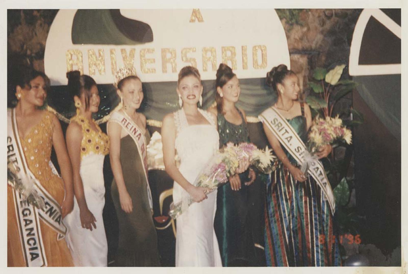 “Participantes del concurso de belleza del Colegio de Bachilleres”.