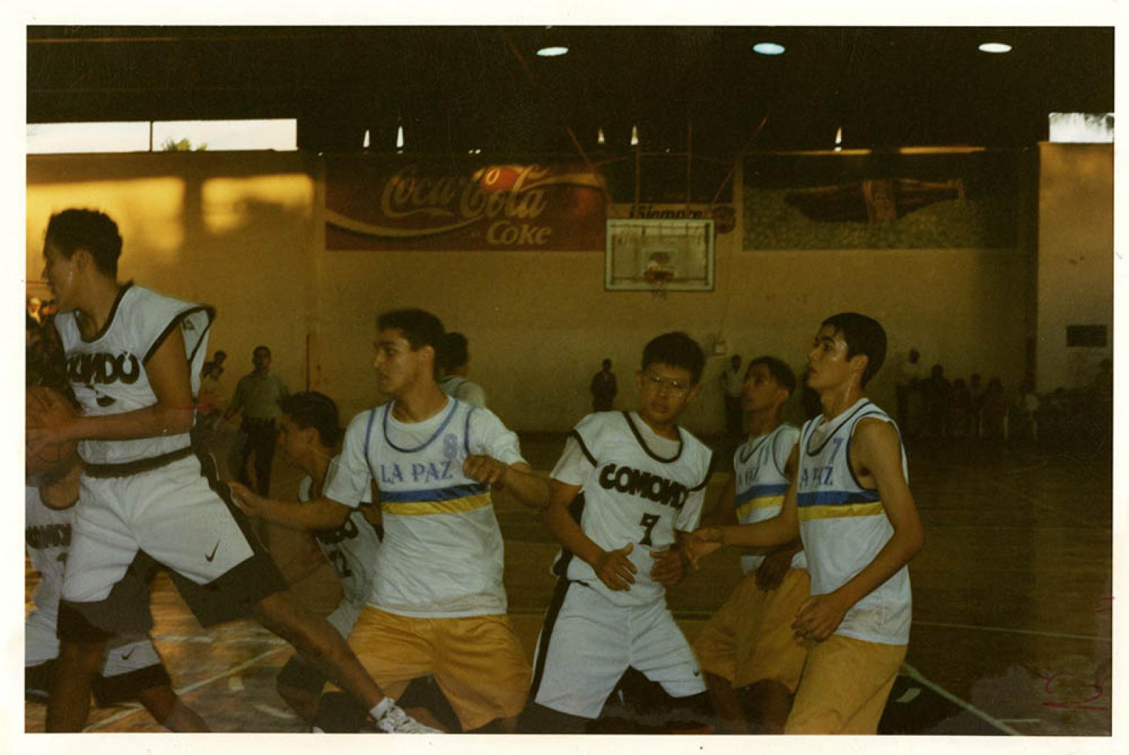 Partido de basquetbol en olimpiada 1997.