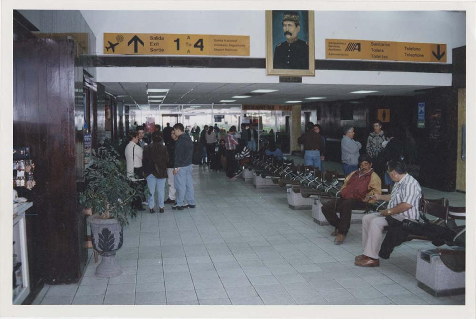 Pasajeros, en sala de espera.