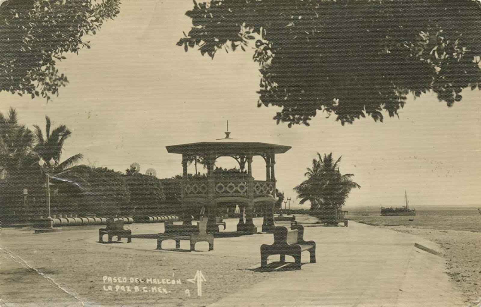 “Paseo del malecón”.