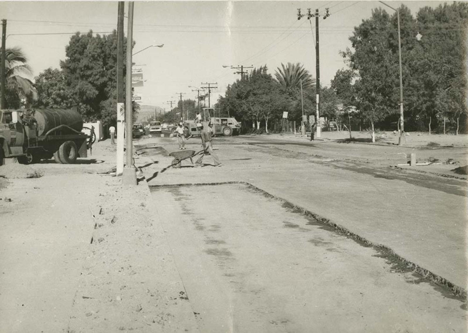 Pavimentación de la calle Mariano Abasolo.