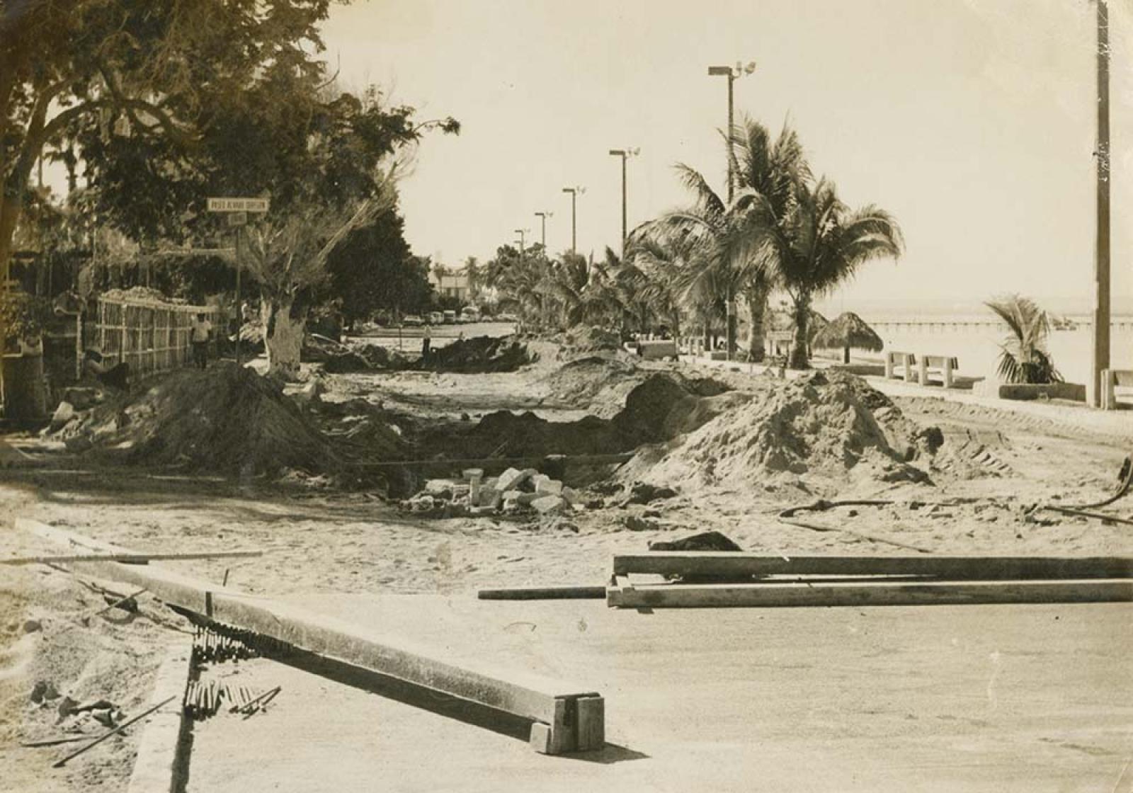 Pavimentación en tramo del Paseo Álvaro Obregón.