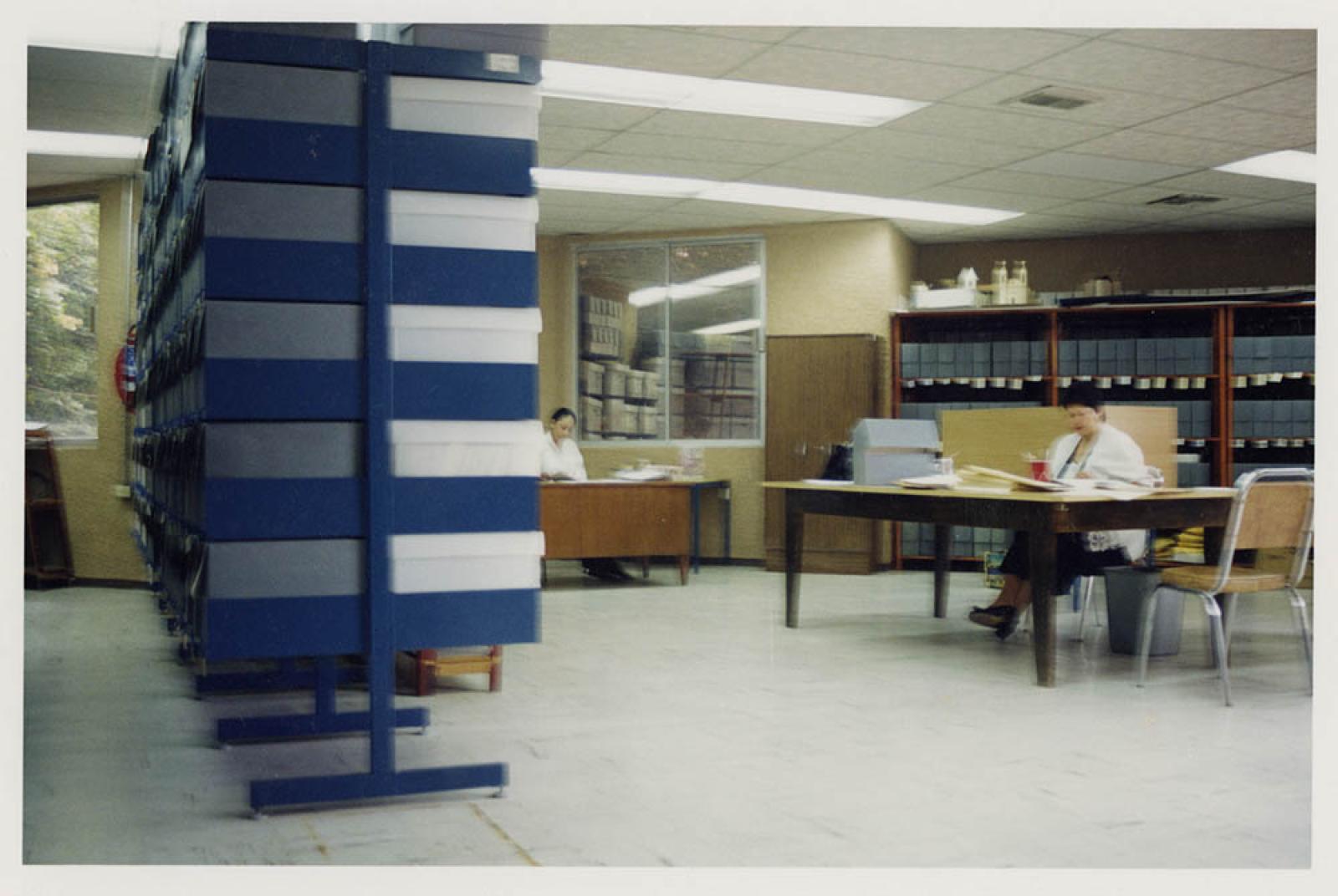 Personal del archivo en actividades laborales.