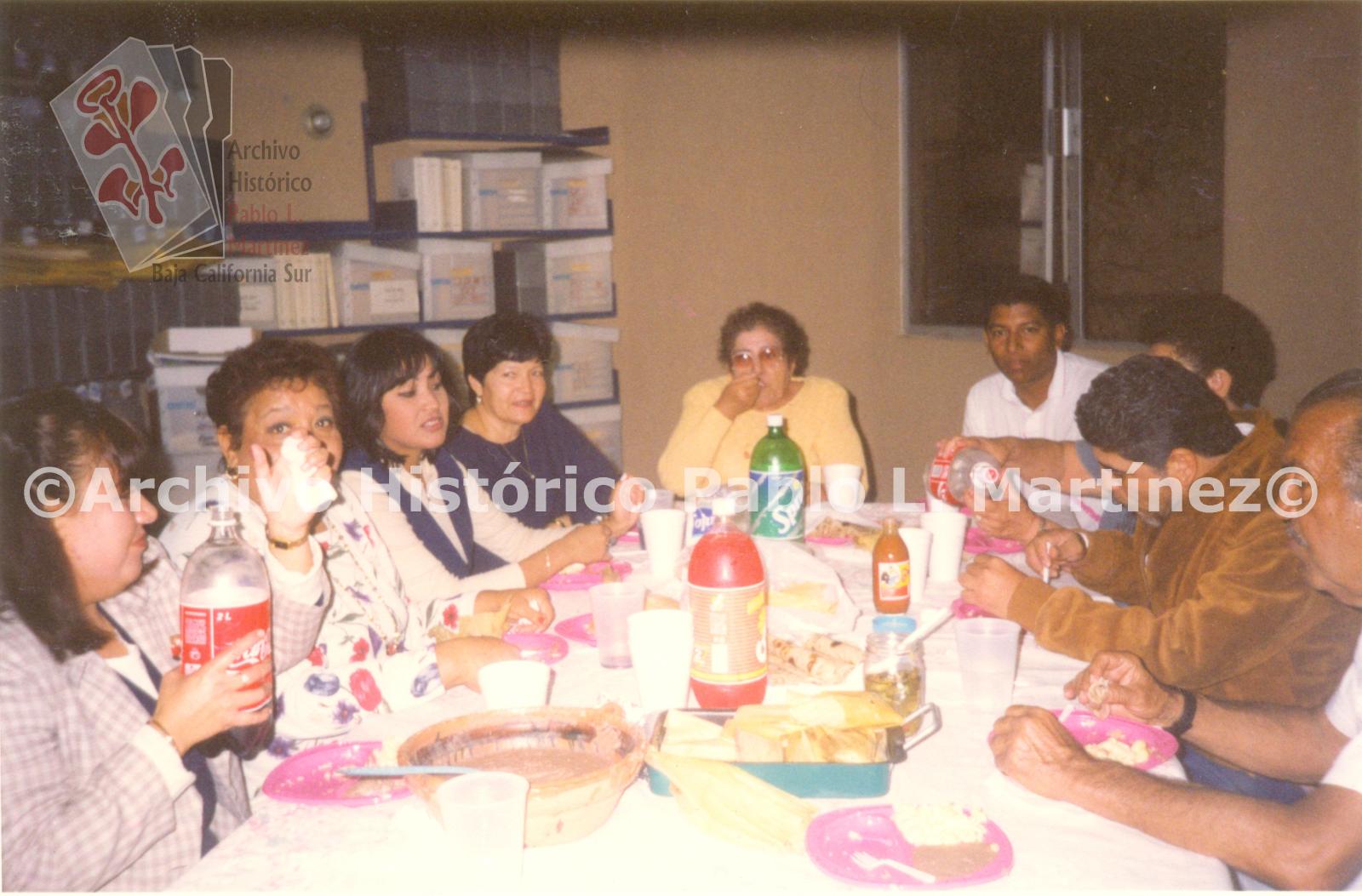 Personal del Archivo Histórico Pablo L. Martínez en convivencia.