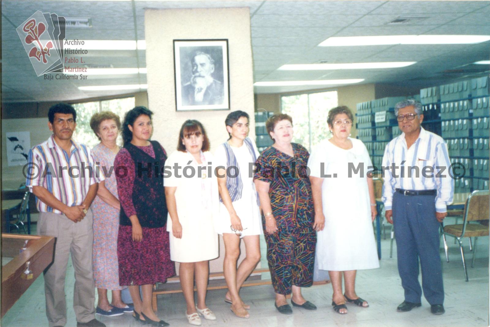 Personal del Archivo Histórico Pablo L. Martínez, retrato de grupo.