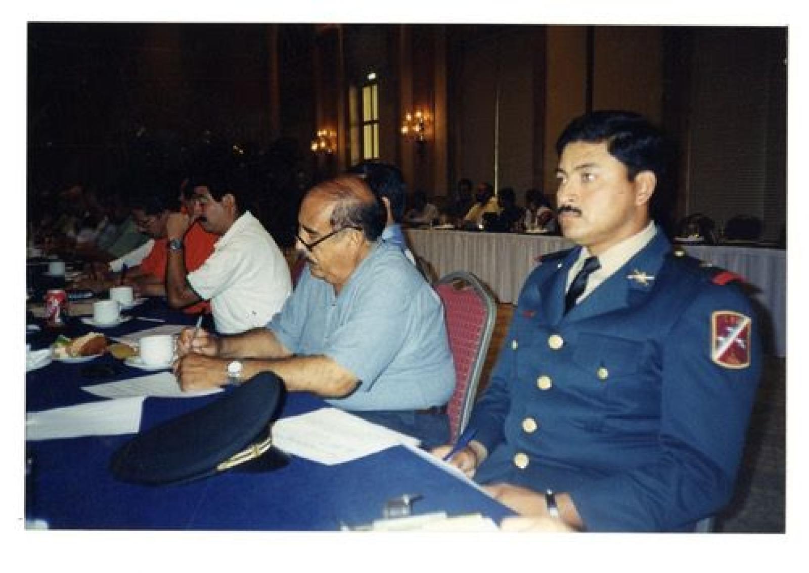 “Personal del Estado Mayor Presidencial coordina la seguridad de los miembros de la APEC (Asia Pacific Economic Cooperation).”