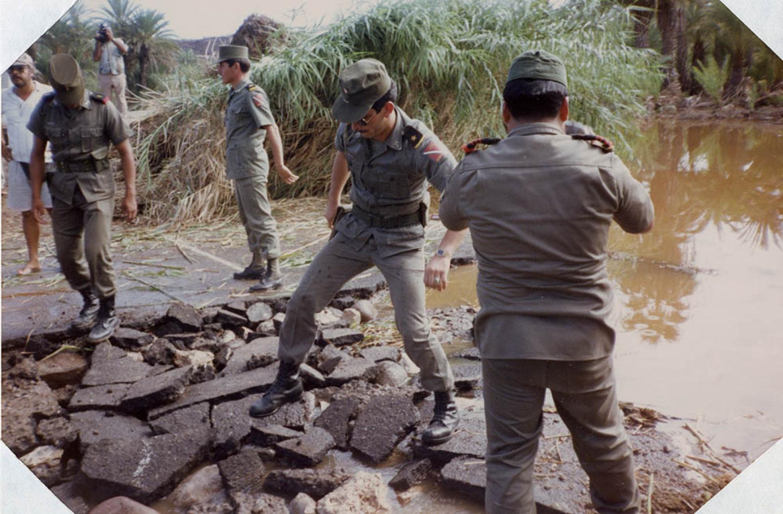 Personal militar brindando seguridad en las poblaciones de Santa Rosalía y San Ignacio.