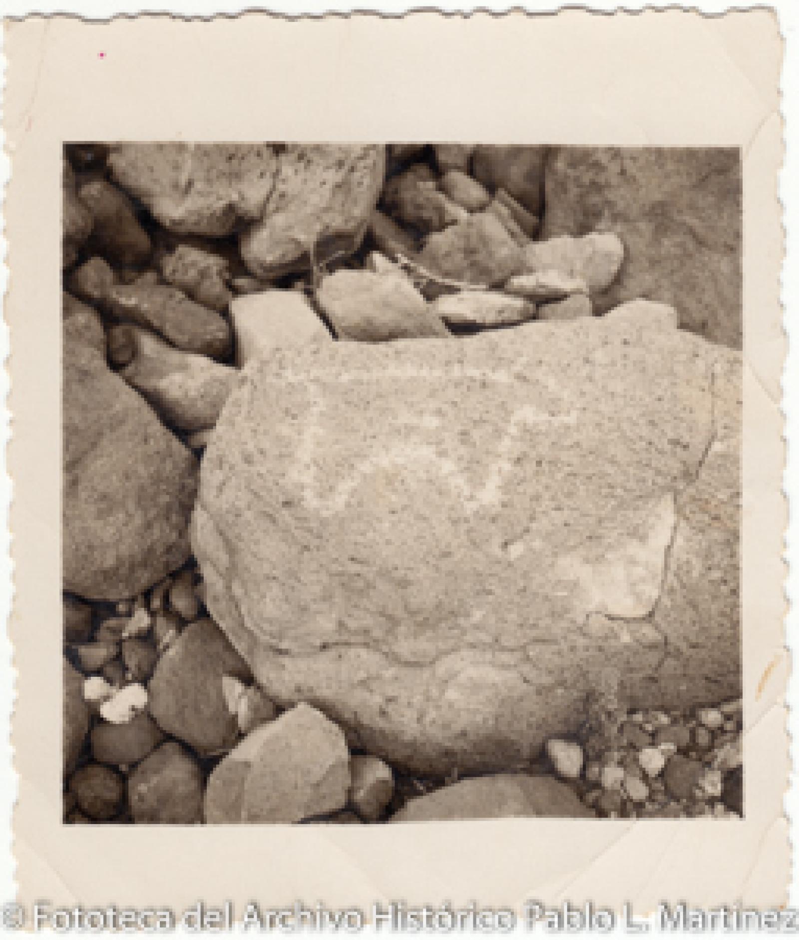 <<Piedra pintada en Bahía de “Coyote”. >>