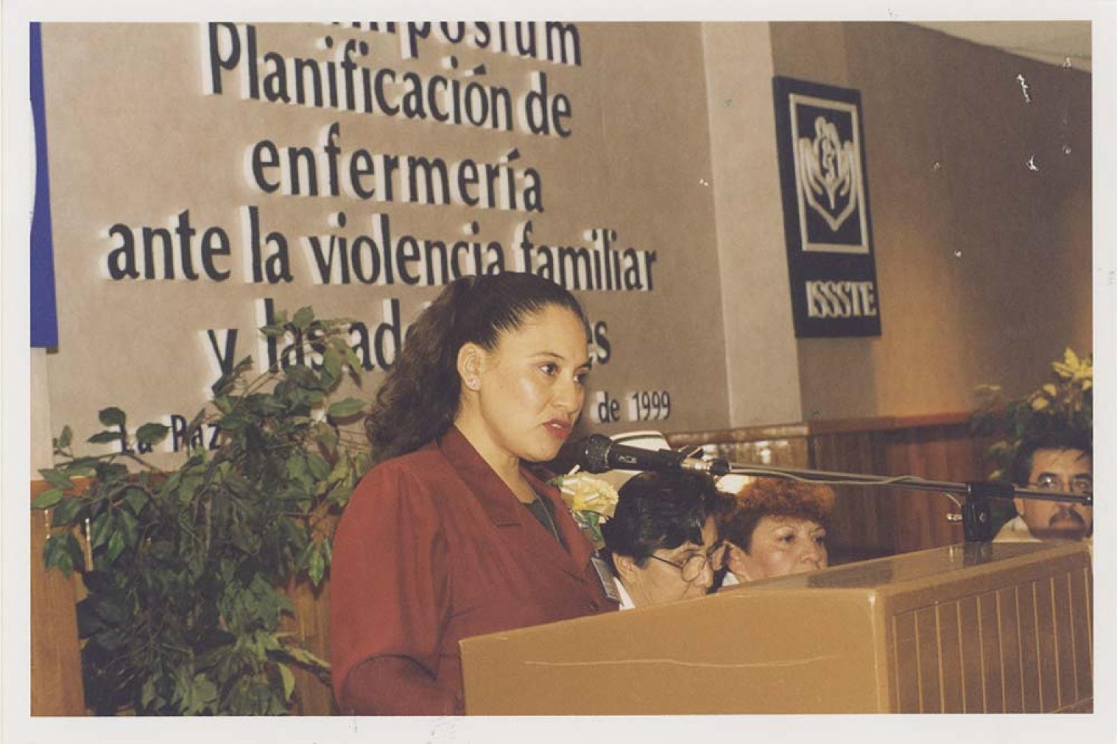 “Planificación de enfermería ante la violencia familiar y las adolescentes.”