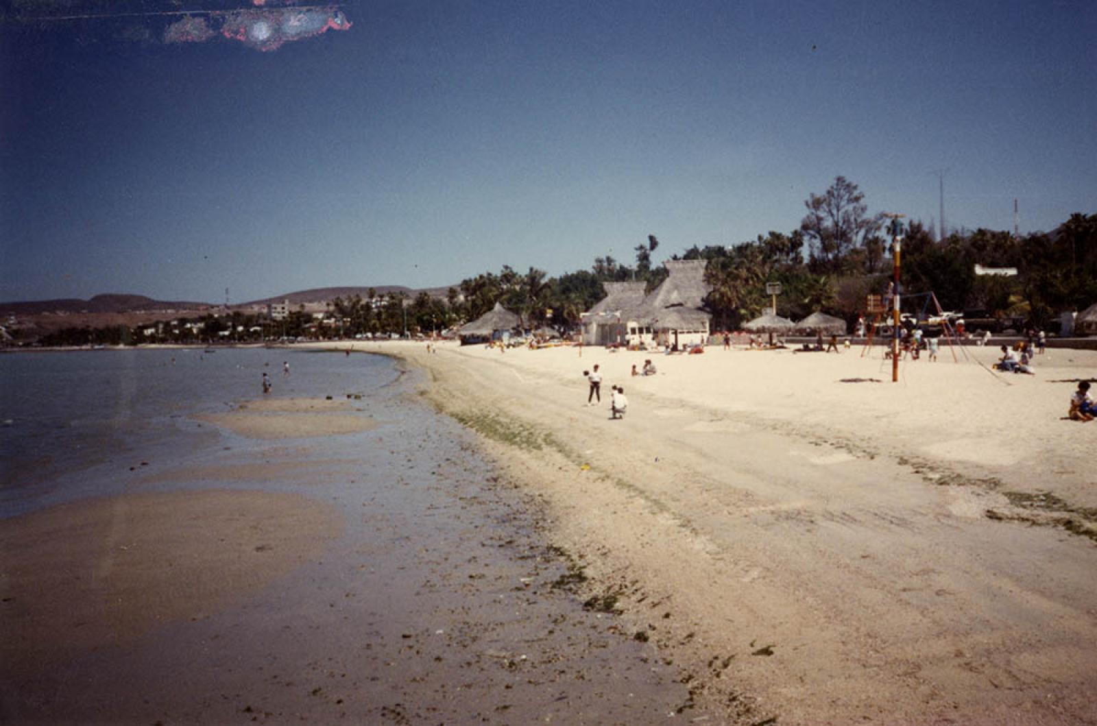 Playa del malecón de La Paz.