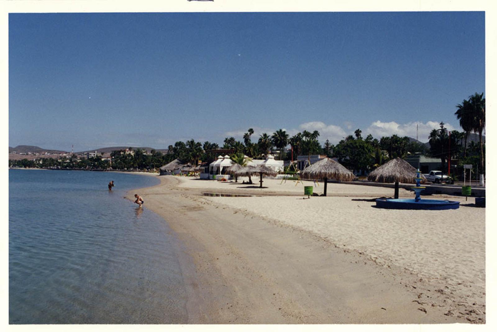 Playa del malecón de La Paz.