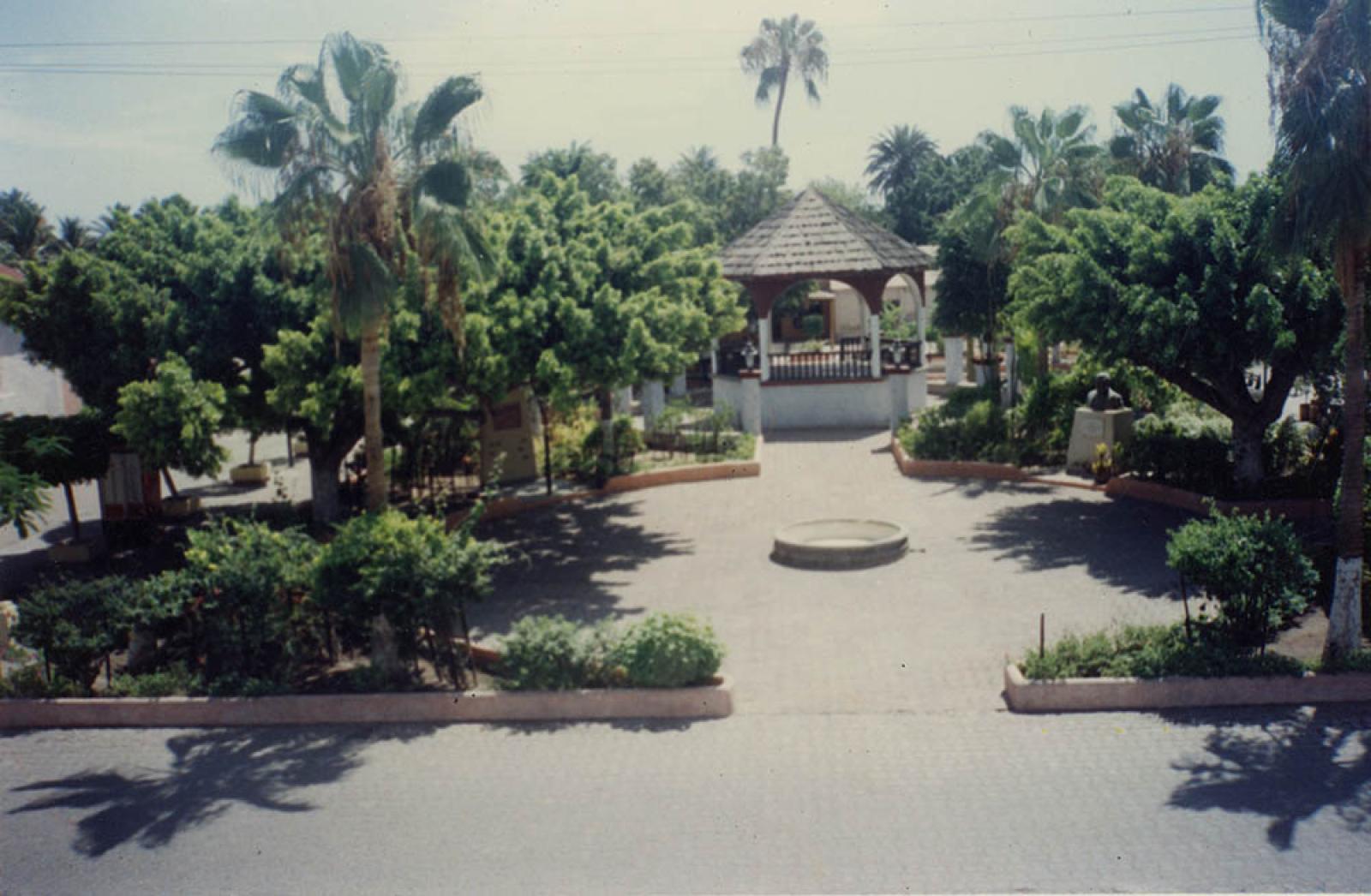Plaza pública de Loreto, Baja California Sur.
