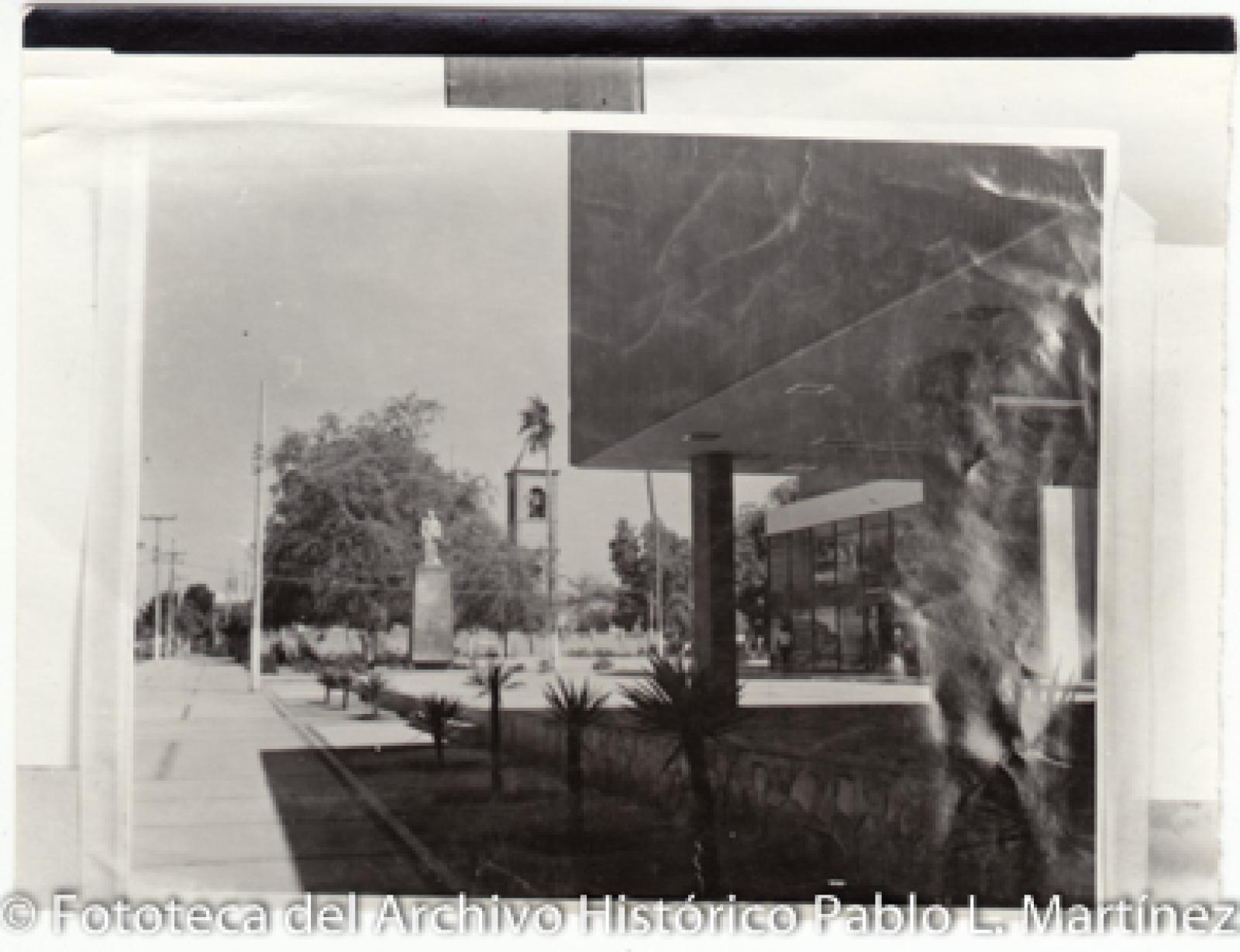 Plaza y teatro de la Constitución en la calle 5 de Mayo.