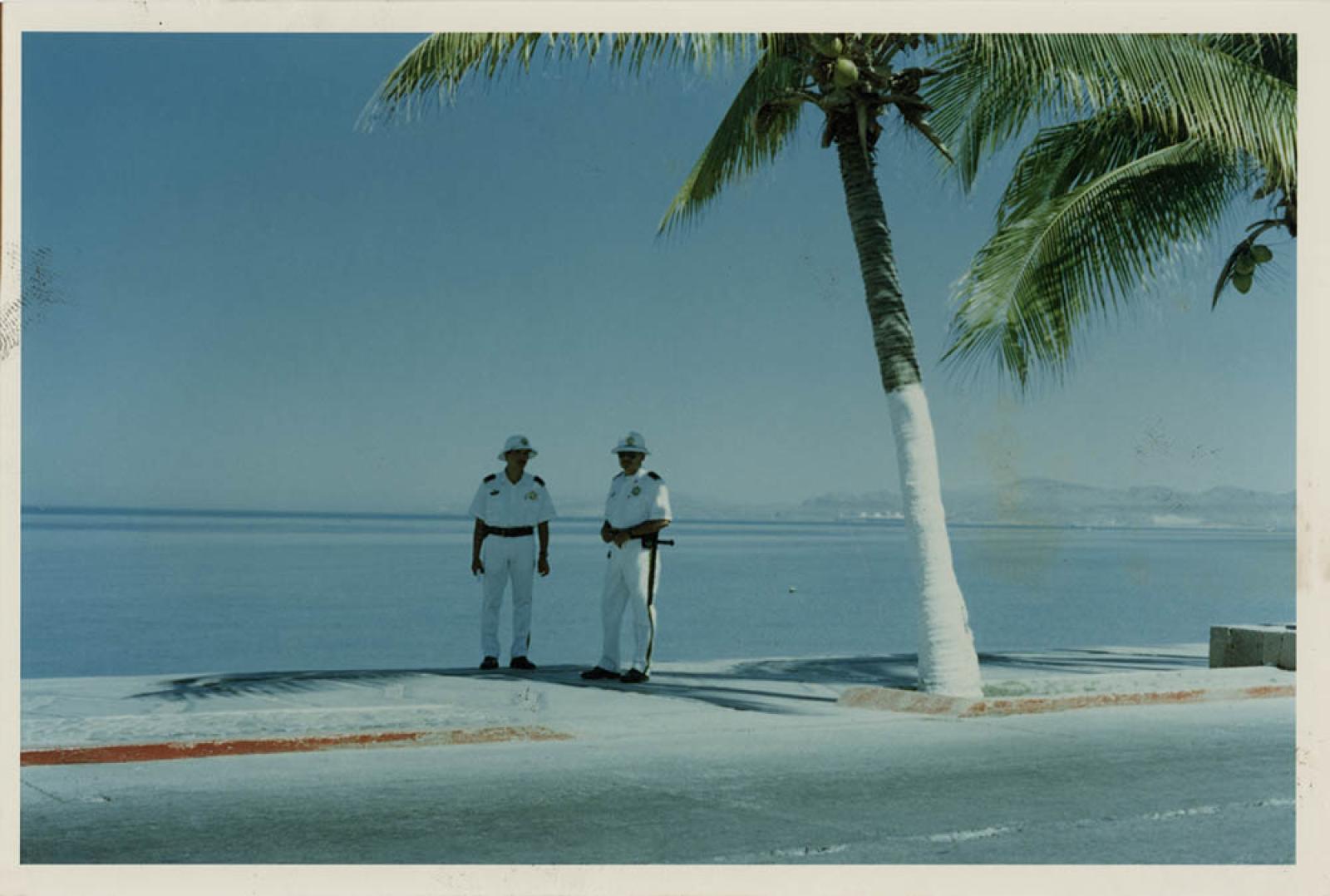 Policía turística en el malecón de La Paz, Baja California Sur.