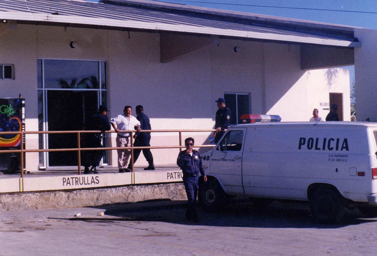 Policías.