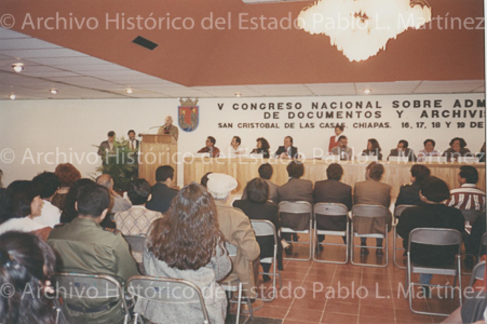 Ponentes y público del V Congreso Nacional sobre Administración de Documentos y Archivística.
