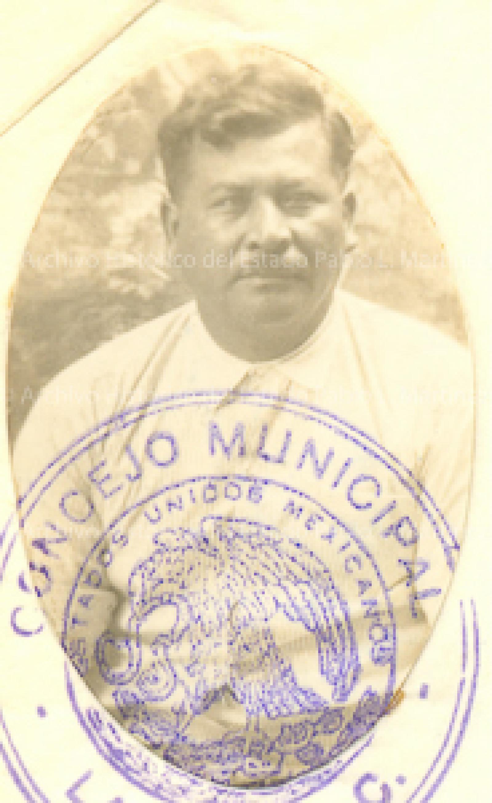 Porfirio León.