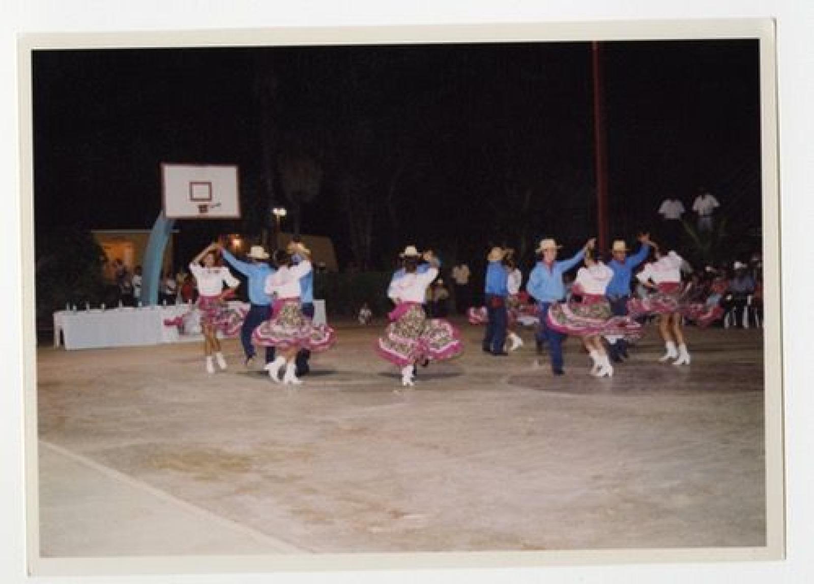 Presentación de baile folclórico.