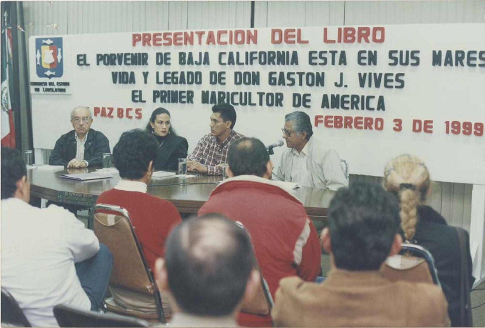 Presentación de libro, Martha Micheline Cariño.