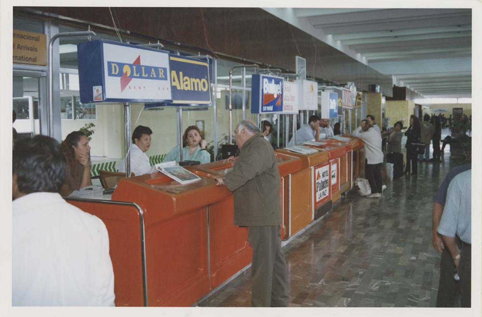 “Prestadores de servicios”.