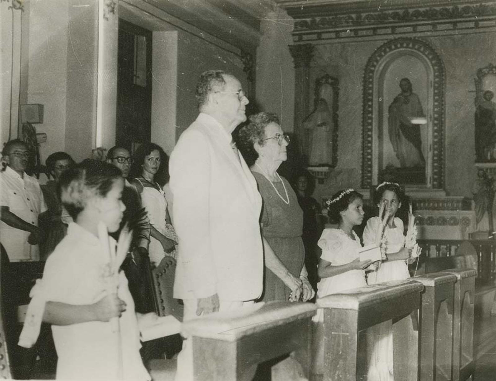 Profesor Jesús Castro Agúndez en ceremonia religiosa.