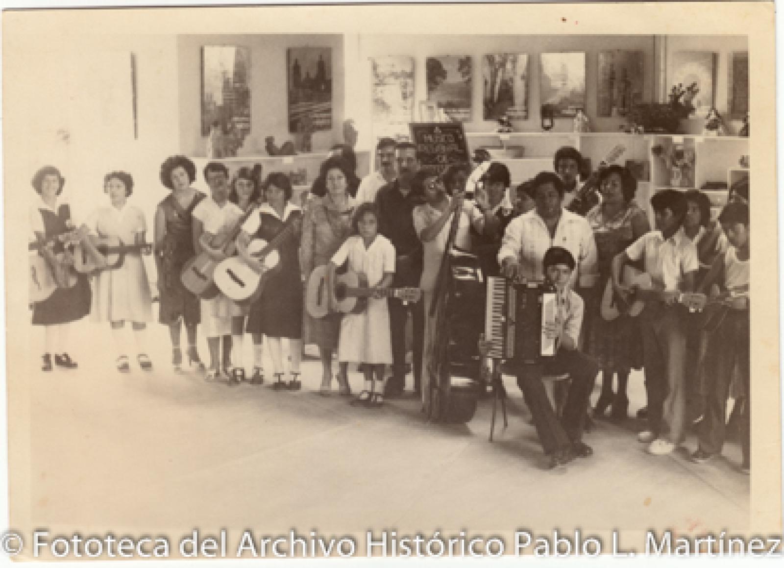 Profesores y alumnos de música.