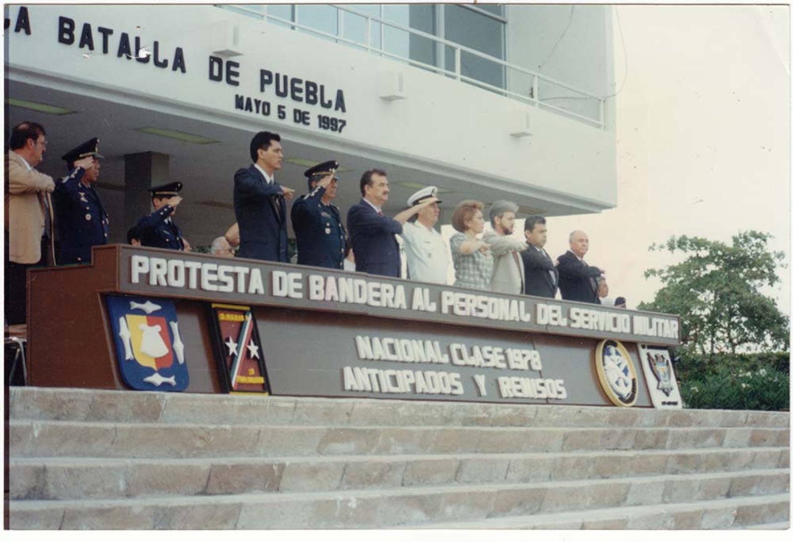 Protesta de bandera al personal del servicio militar