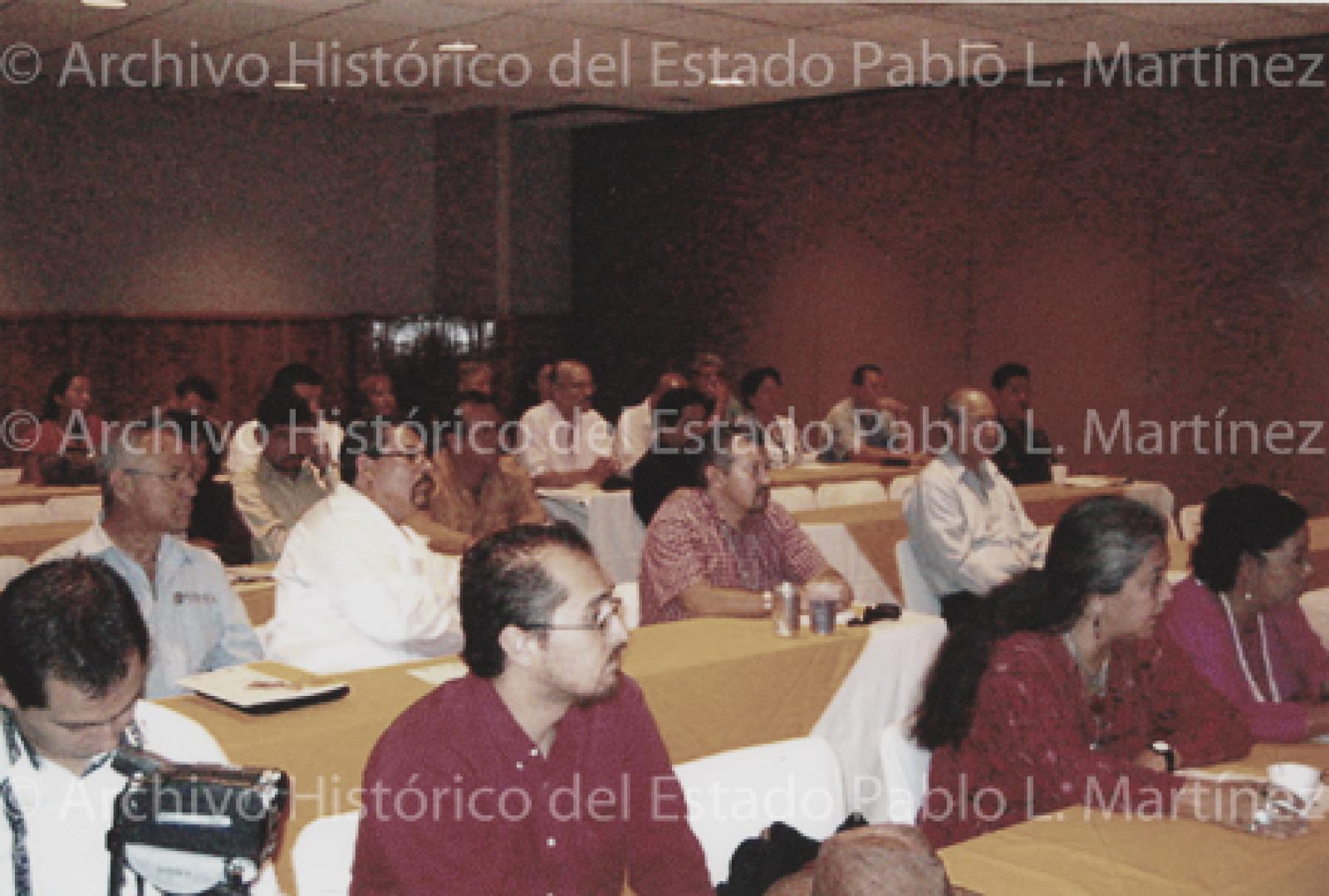 Público asistente a evento del XXIX aniversario del Archivo Histórico Pablo L. Martínez.