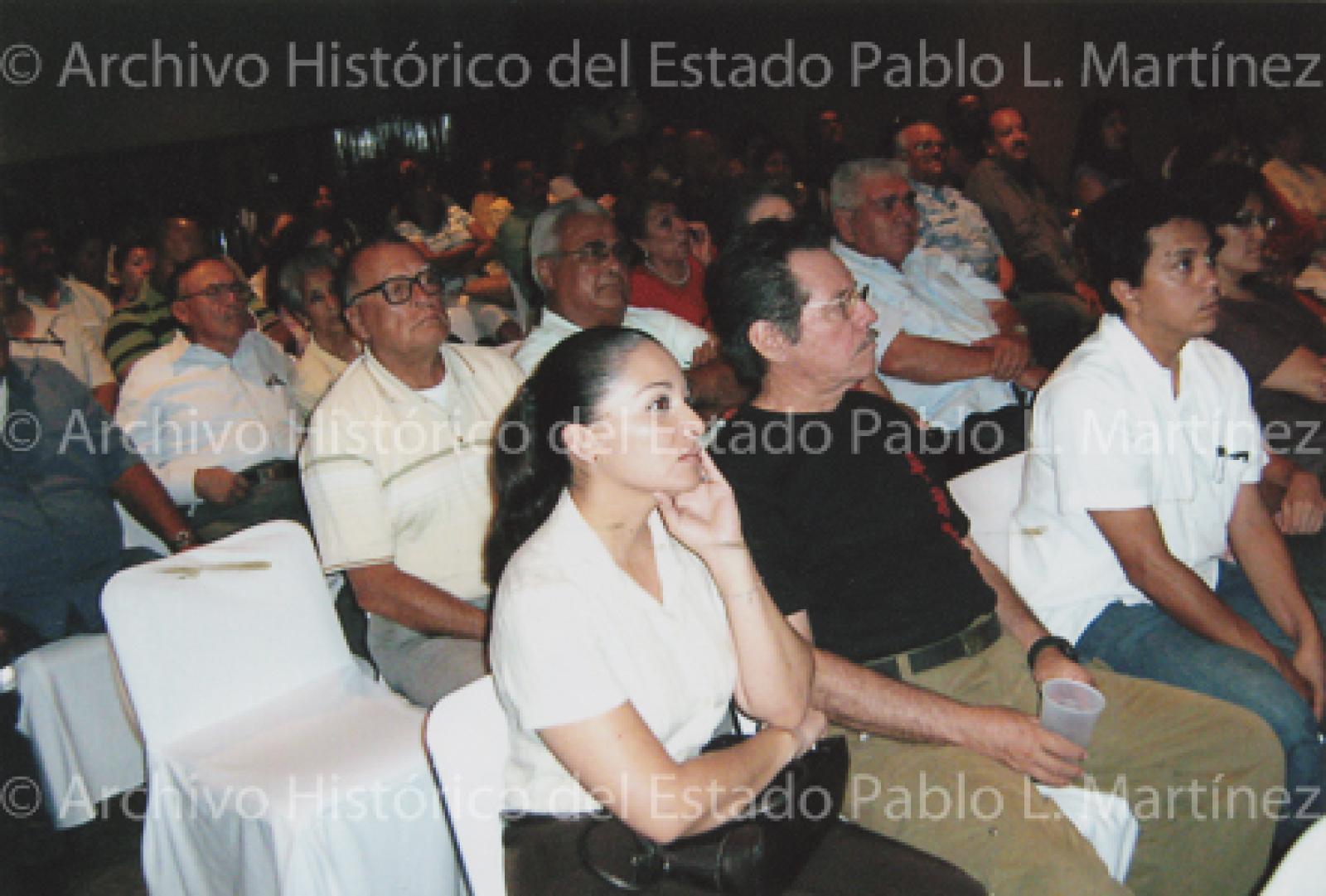 Público asistente a evento del XXXIX aniversario del Archivo Histórico Pablo. L. Martínez.