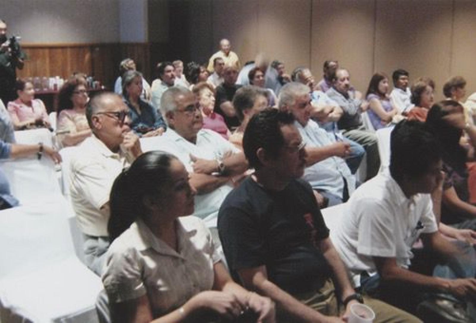 Público asistente al aniversario XXXIX del Archivo Histórico Pablo L. Martínez.