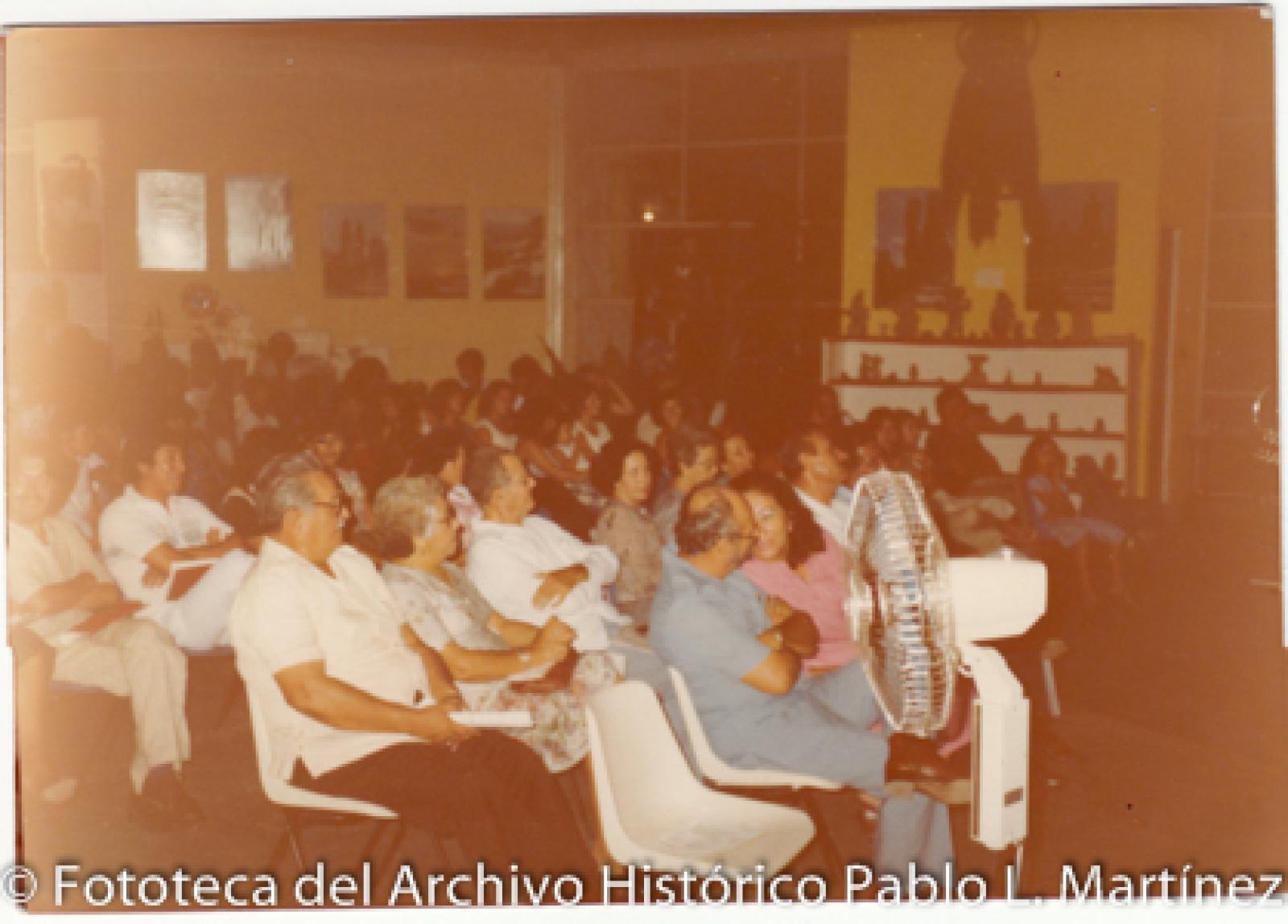 Público en museo regional de artesanías