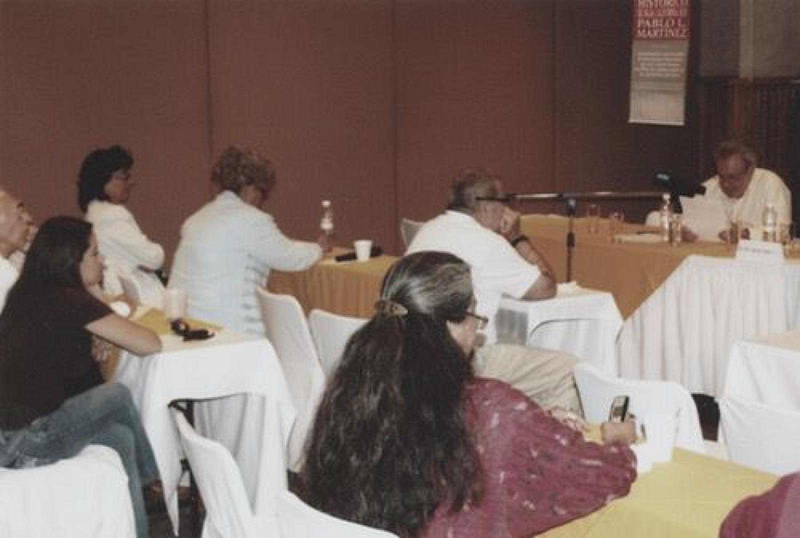 Público presencia ponencia Entre la Misión de la Memoria Histórica y la Panacea de la Transparencia, de Jorge Ruíz.