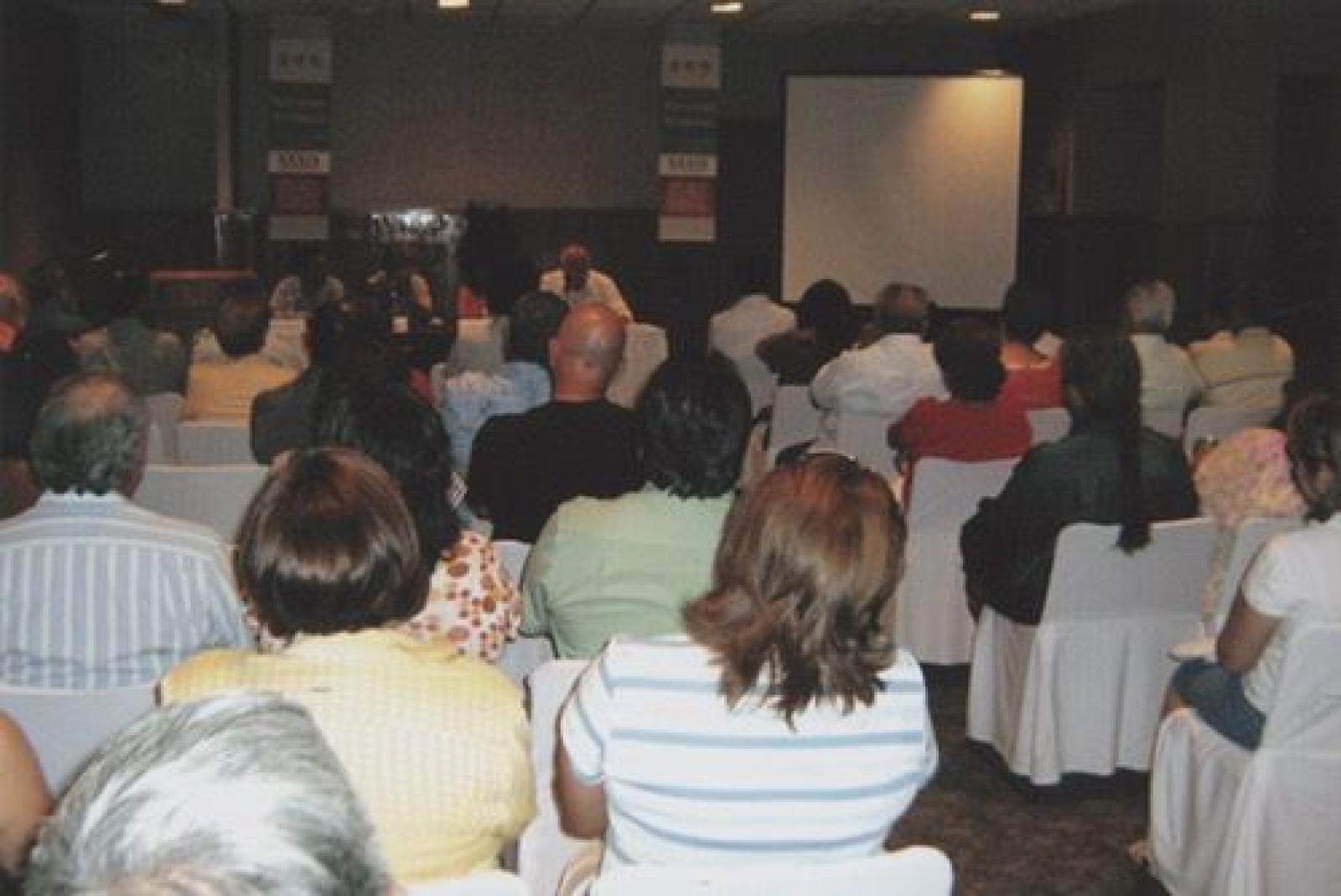 Público y mesa de ponentes durante el XXXIX aniversario del Archivo Histórico Pablo L. Martínez.