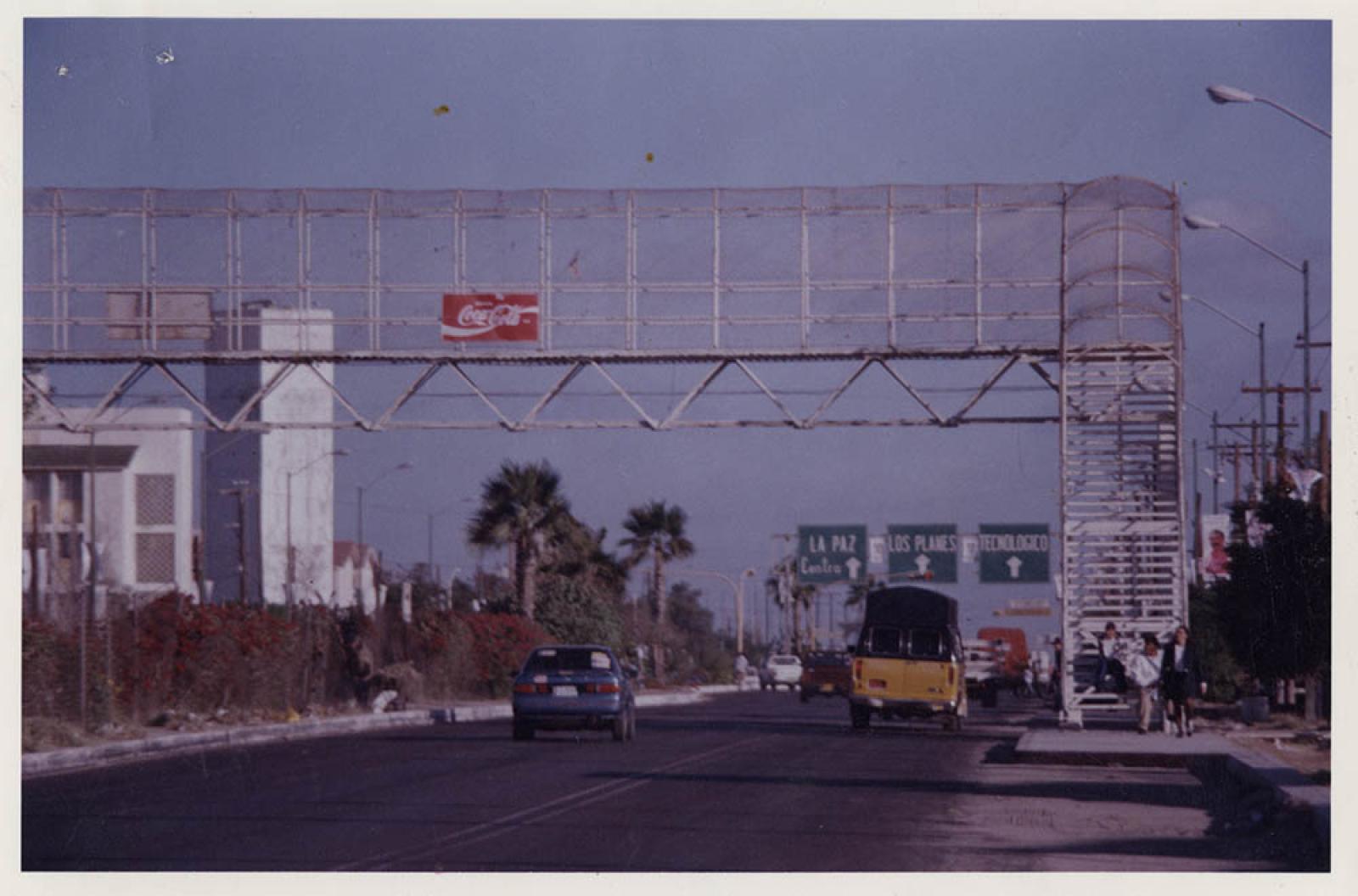 “Puente de la colonia 8 de Octubre”, sobre avenida Forjadores.