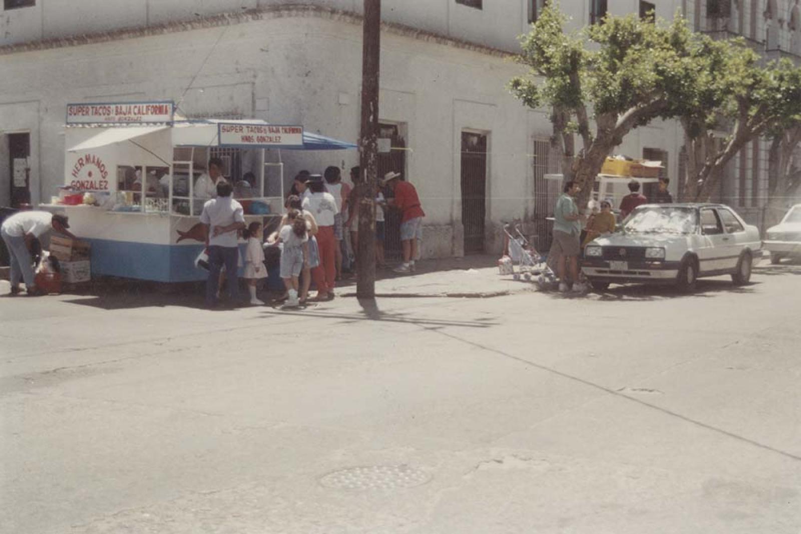 Puesto de tacos Hermanos González.