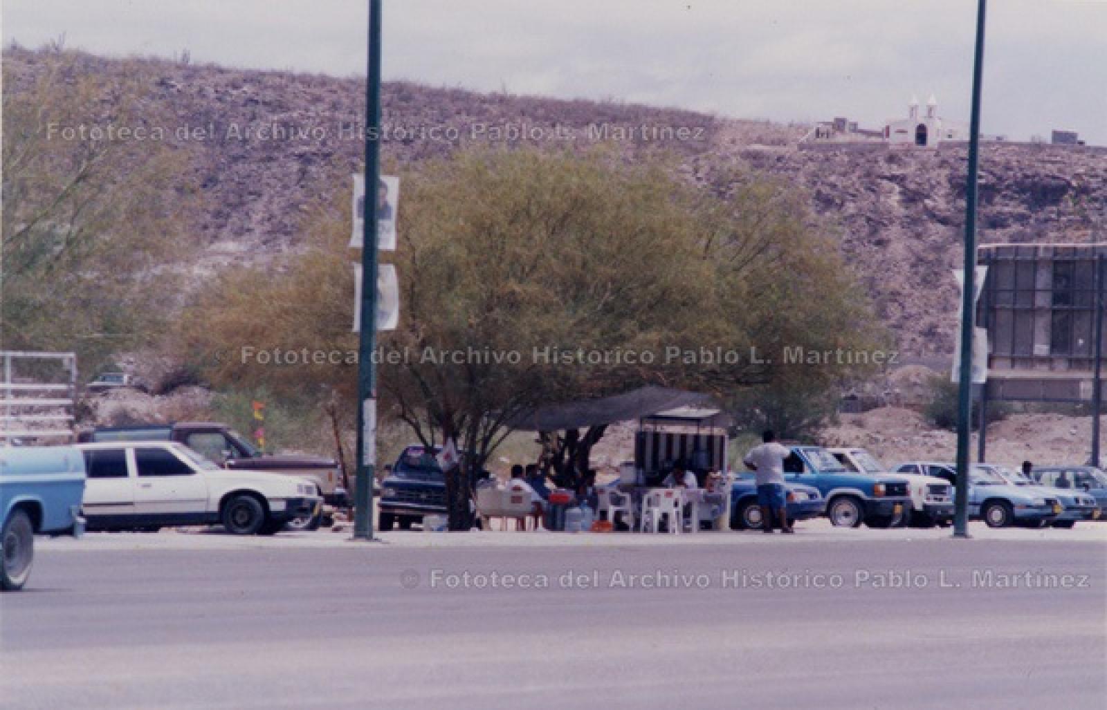 Puestos ambulantes a orilla de la carretera al Sur, La Paz.