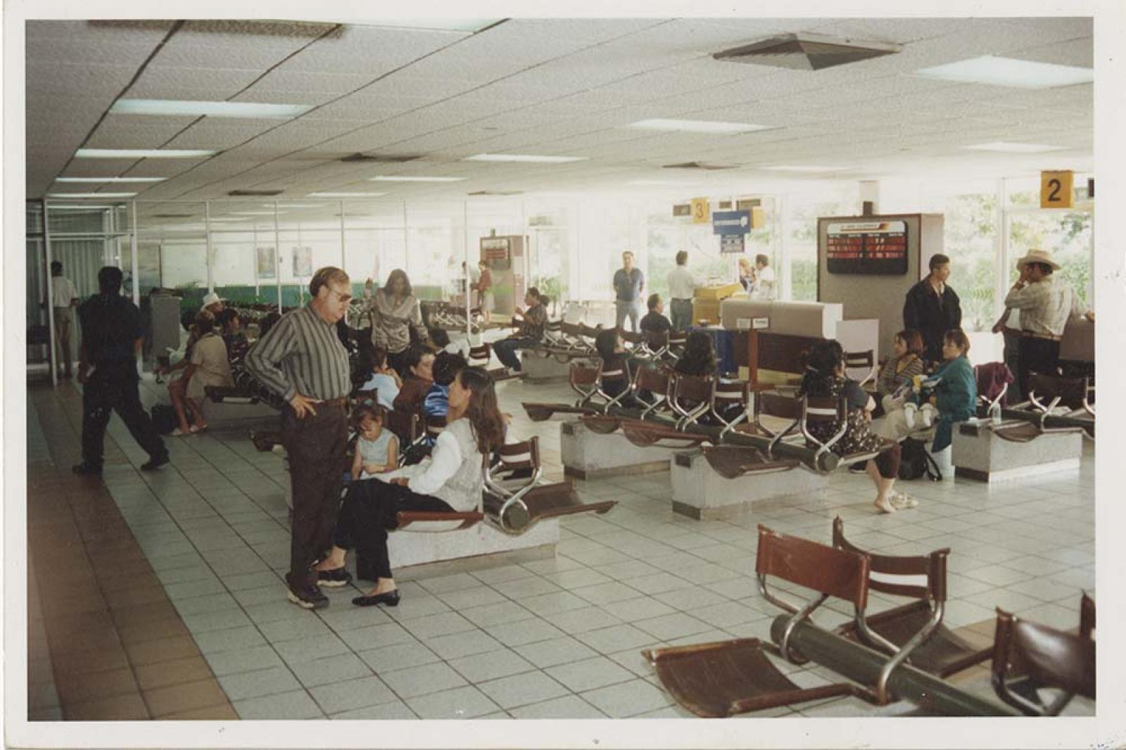 “Regular afluencia de pasajeros” en el aeropuerto.
