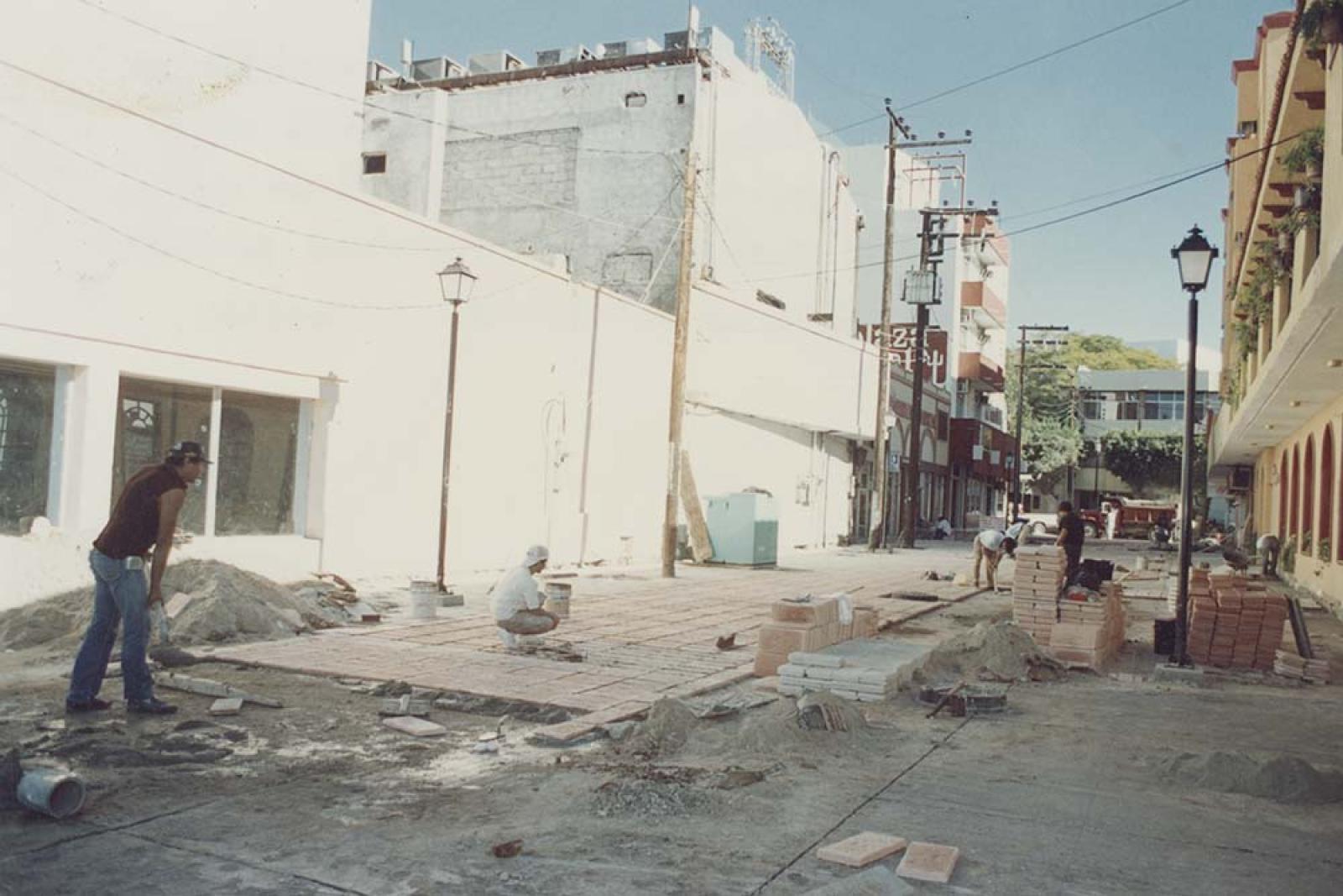 Remodelación del callejón 21 de agosto, centro de La Paz.