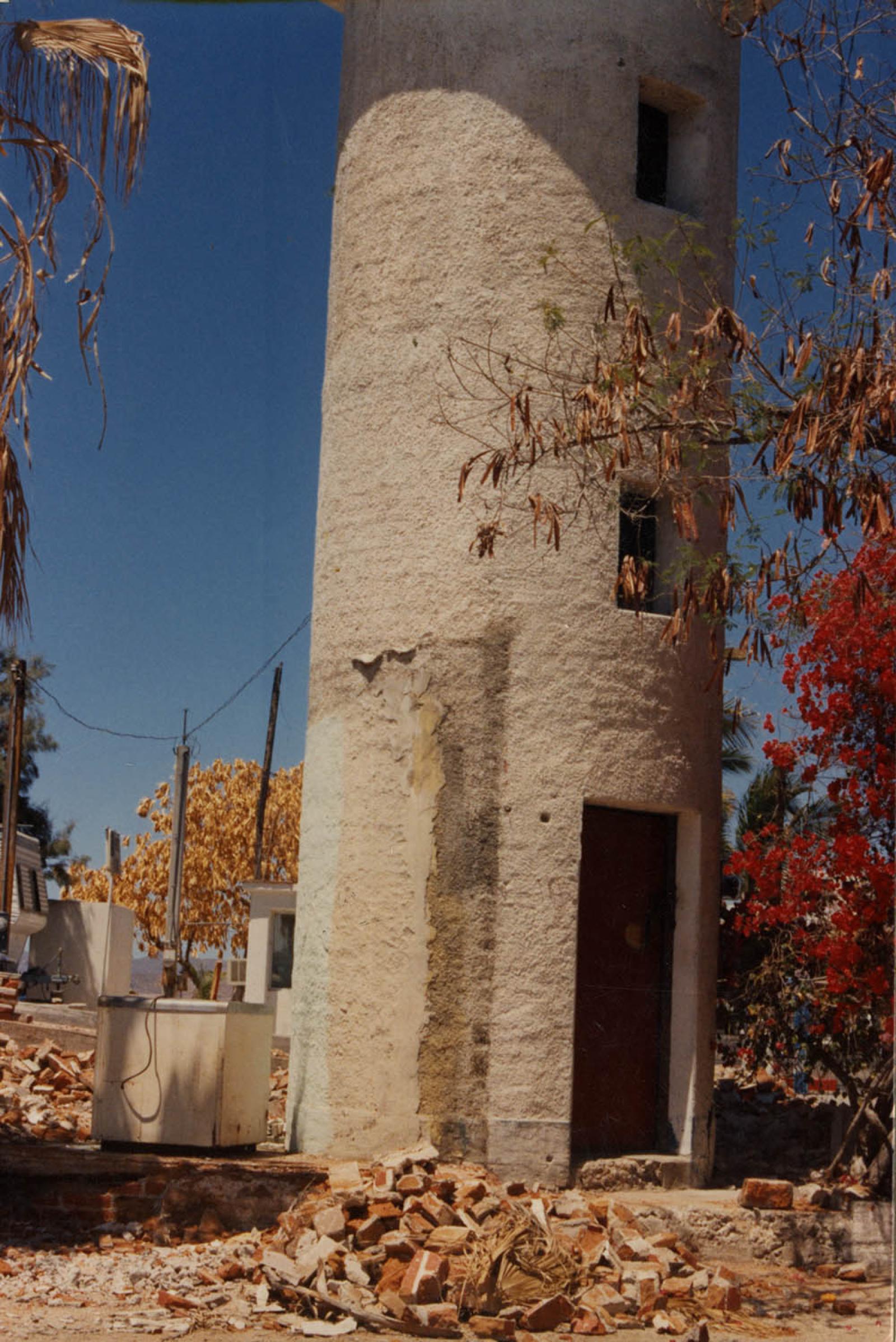 Remodelación del faro del muelle fiscal, malecón de La Paz.