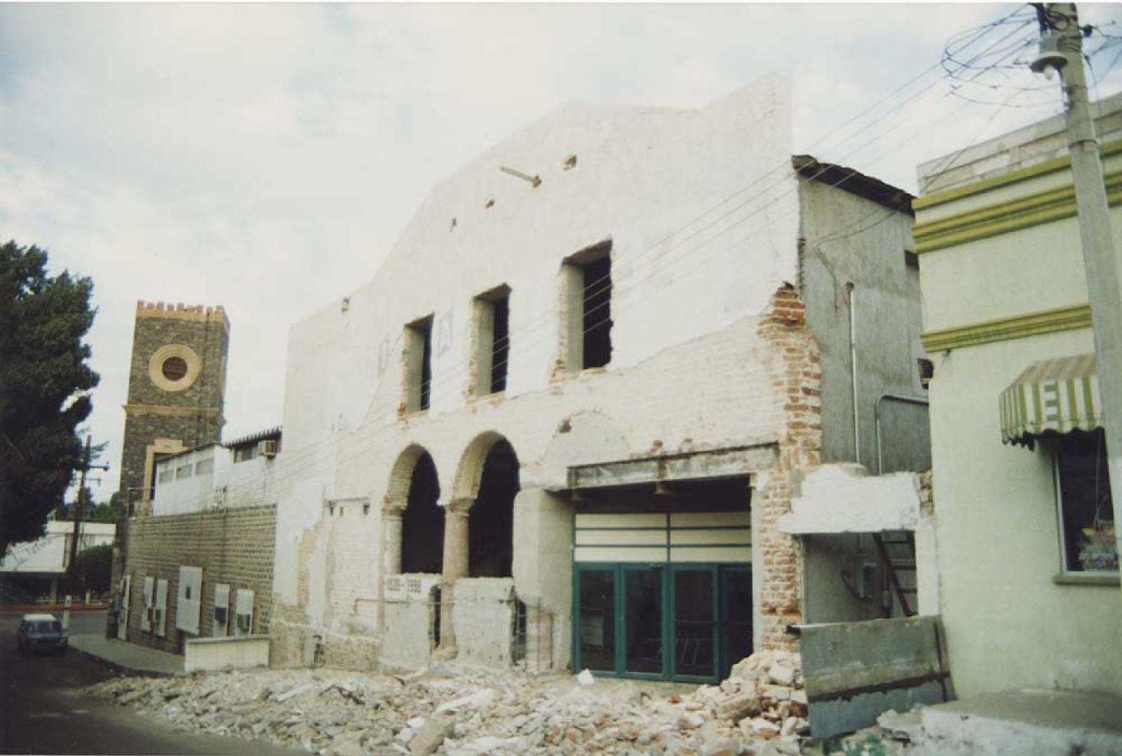 Rescate de fachada original del Teatro Juárez.