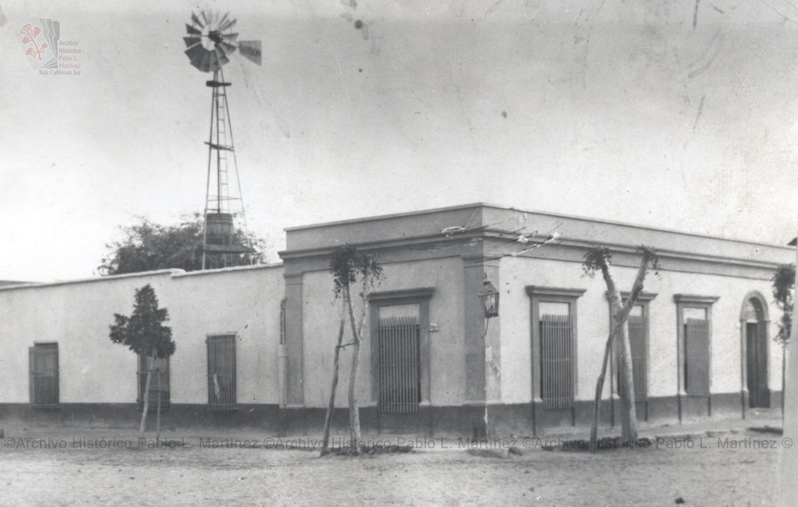 Residencia sita entre las calles Altamirano y Ocampo.
