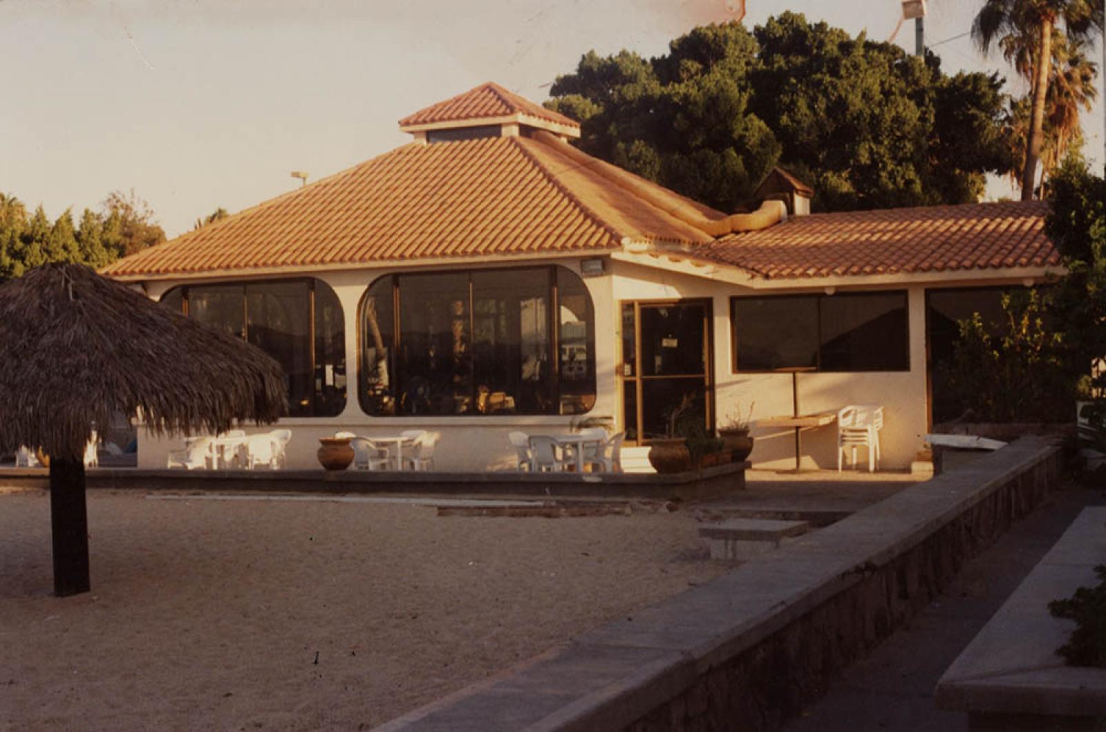 Restaurante en el malecón de La Paz.