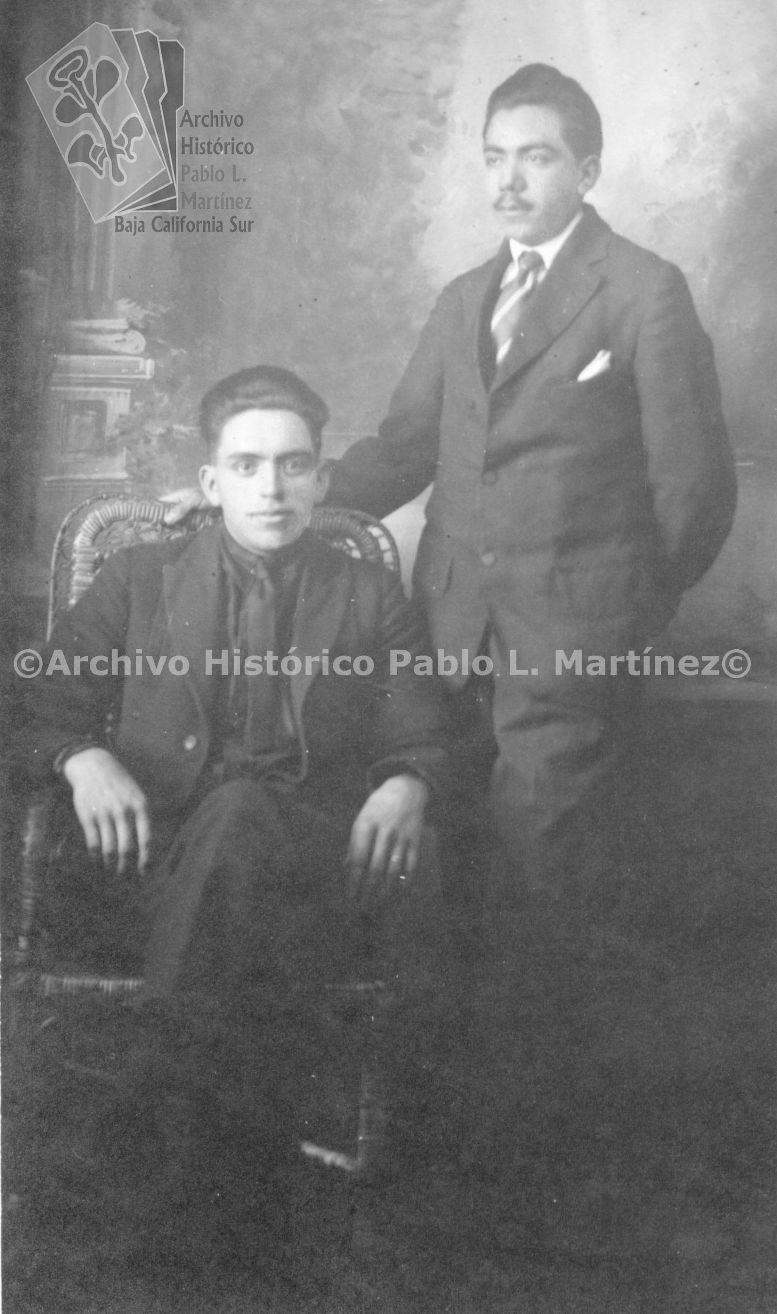Retrato de dos jóvenes no identificados
