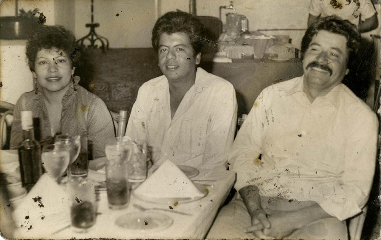 Retrato de grupo, en banquete.