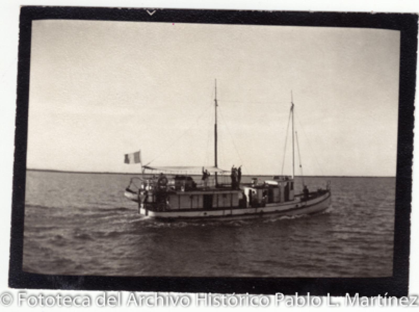 Retrato de grupo, en barco.