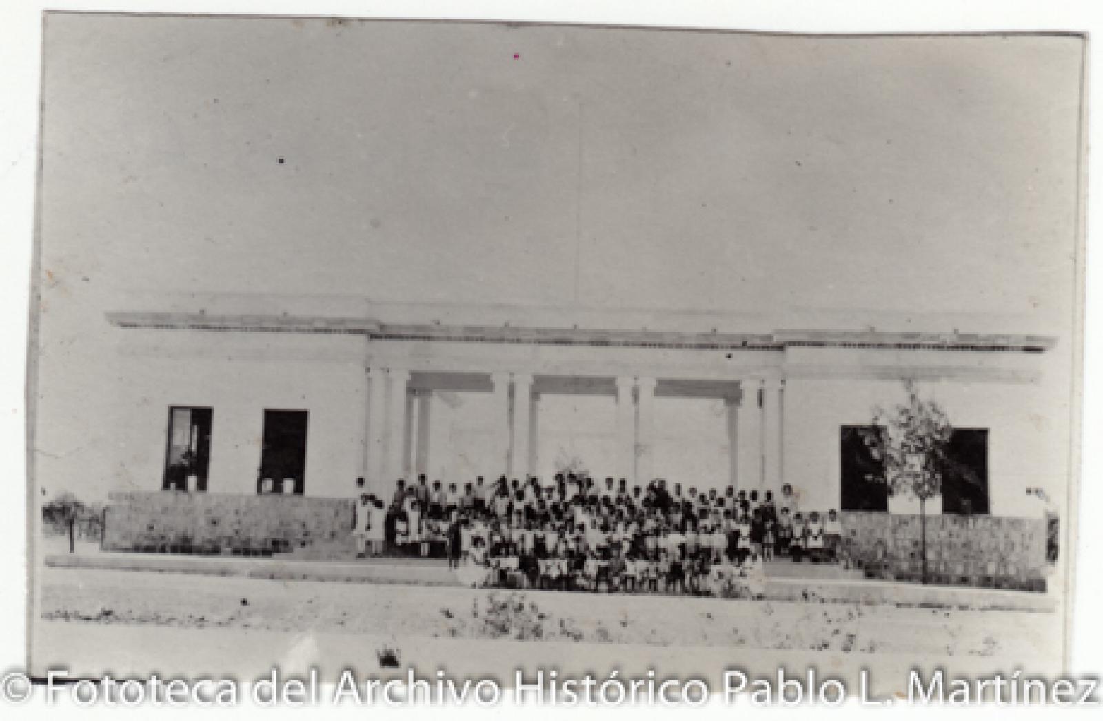 Retrato de grupo, en escuela Número 48 en el barrio de La Tenería.