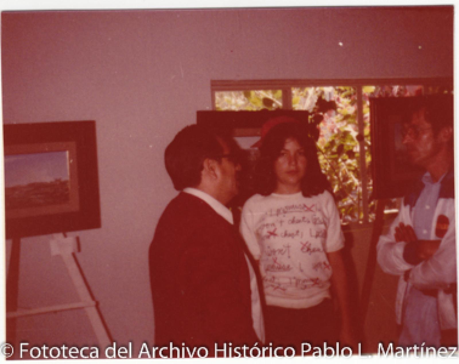 Retrato de grupo, en exposición artística.