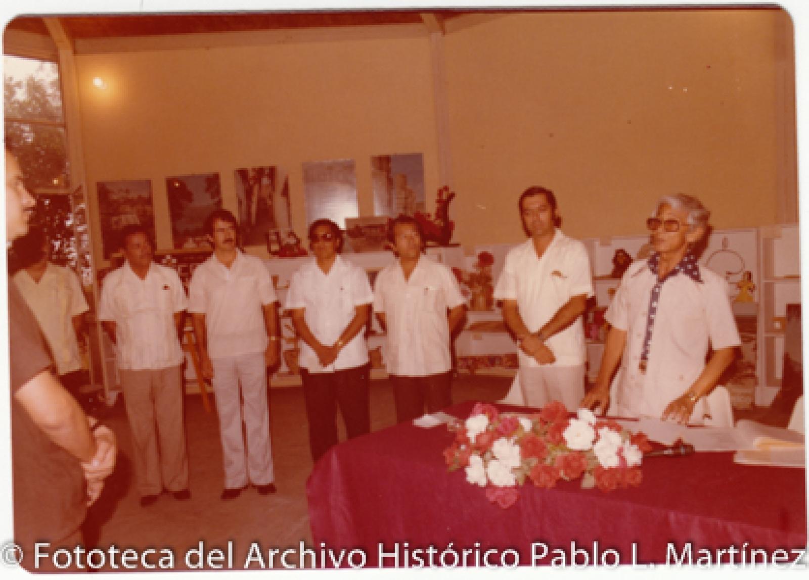 Retrato de grupo en museo de artesanías