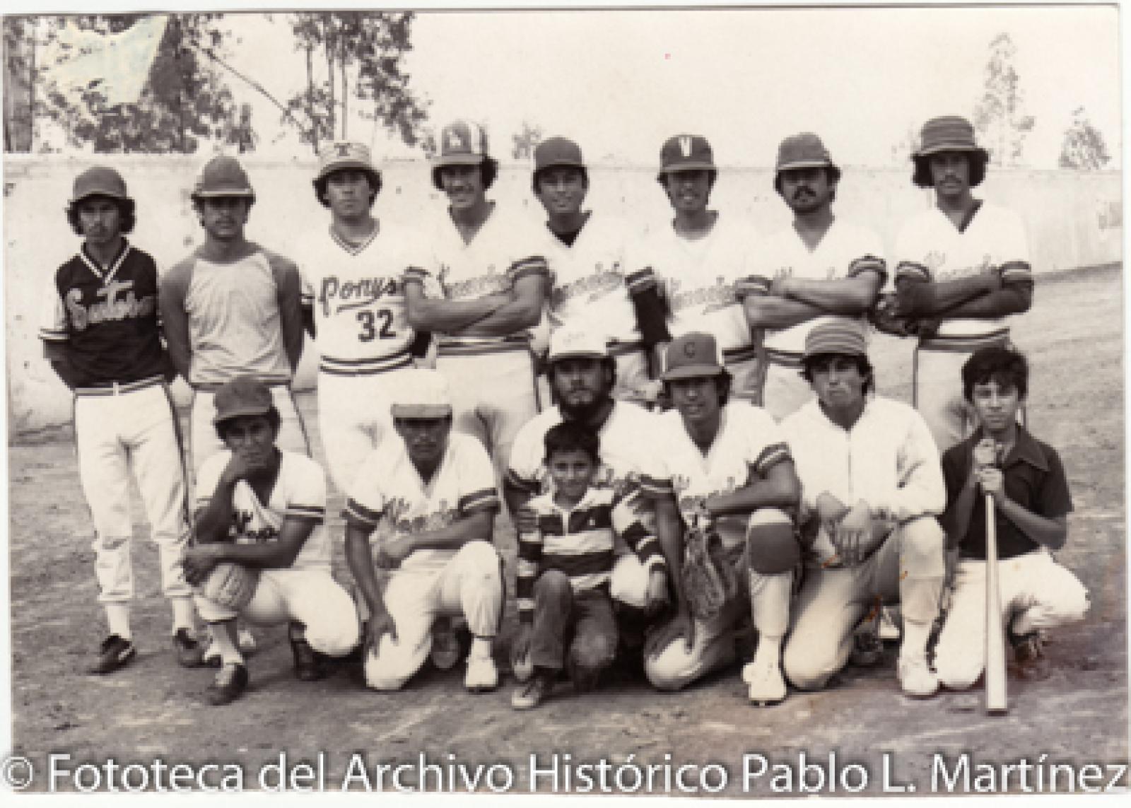 Retrato de grupo, evento de béisbol.